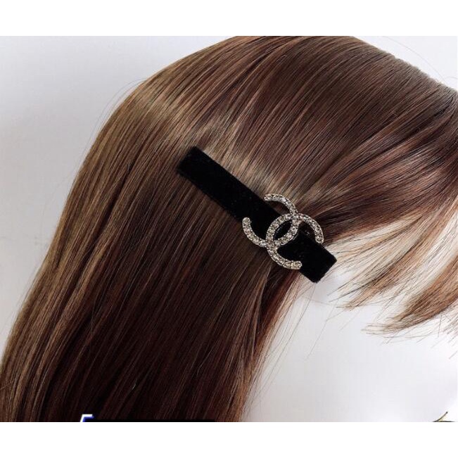 Kẹp tóc thiết kế đính logo Chanel đơn giản thời trang cho nữ