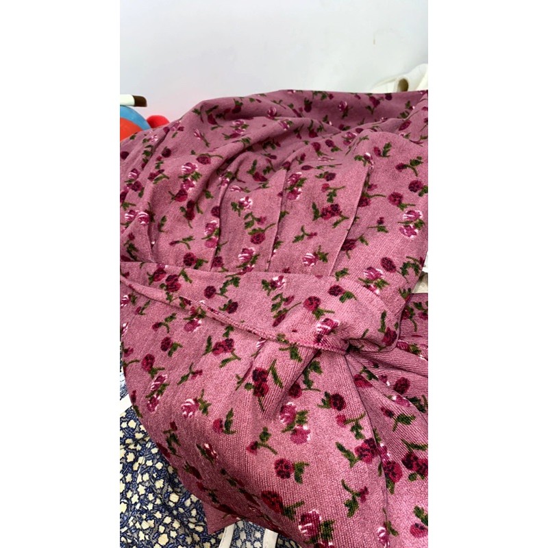 Váy Nhung tăm hoa nhí ,váy thu đông eo nhỏ hoa hồng tay bồng-Có Sẵn-dáng xoè kèm dây đai nhỏ. | BigBuy360 - bigbuy360.vn