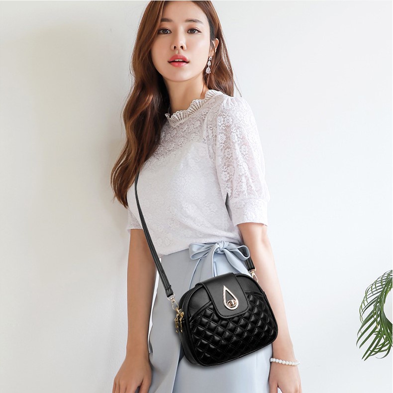 Túi xách nữ đeo chéo khóa giọt lệ thời trang lạ mắt được Genz săn lùng Capucha T200
