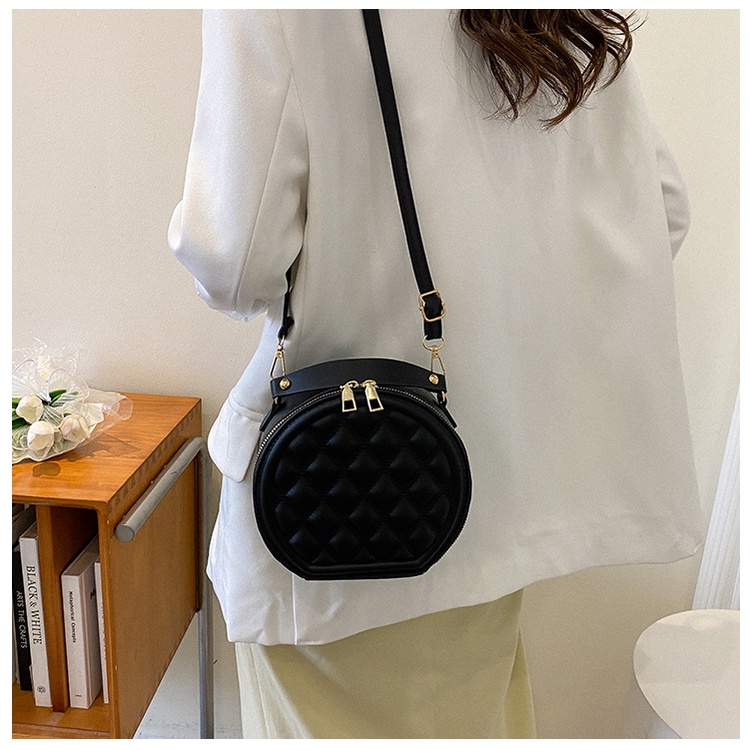 Túi Xách Dáng Tròn Nhỏ Xinh Phối Dây Xích Thời Trang Mùa Hè 2022 Mới Cho Nữ