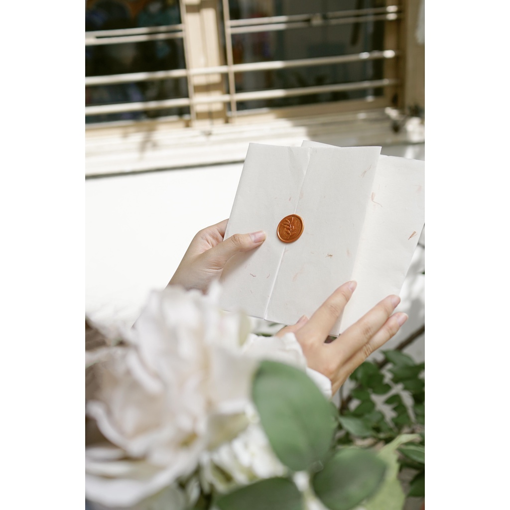 Kẹp sách làm từ giấy dó ép hoa