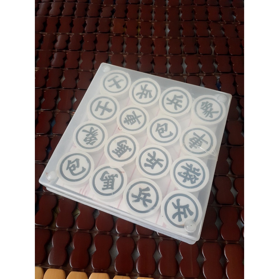 Bộ cờ tướng bằng gỗ và quân cờ nhựa đặc ruột