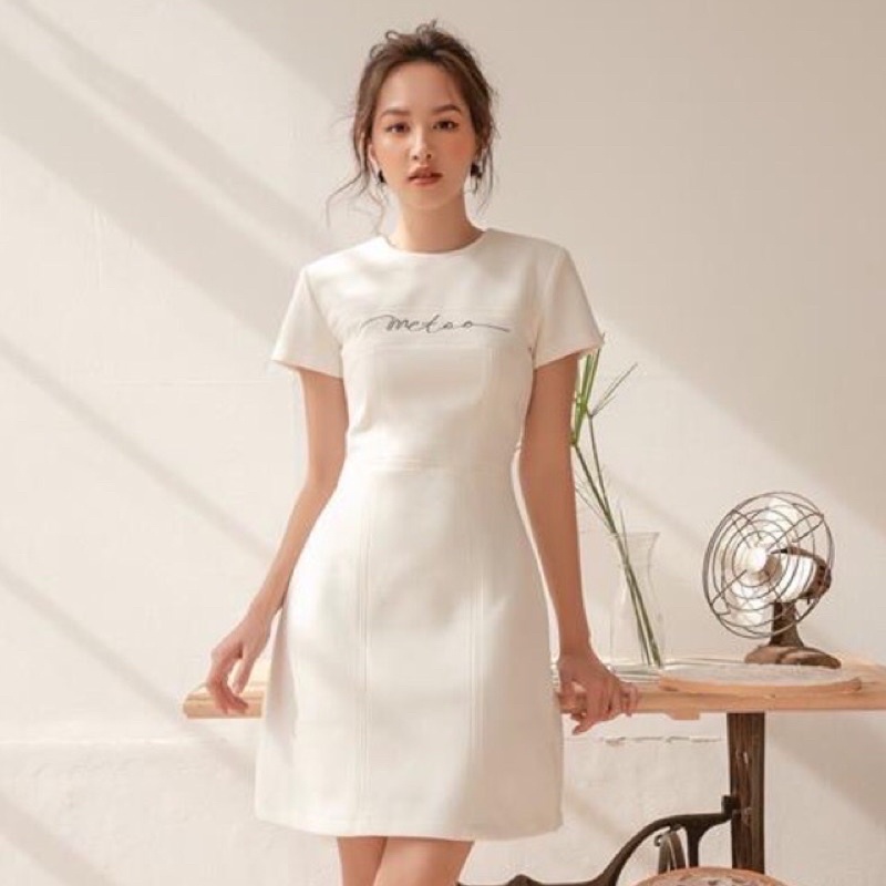 Đầm nữ dự tiệc trắng thêu chữ Me Too sang chảnh chất cotton xốp mịn - cece house