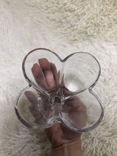 Ly đựng kem thuỷ tinh đẹp.