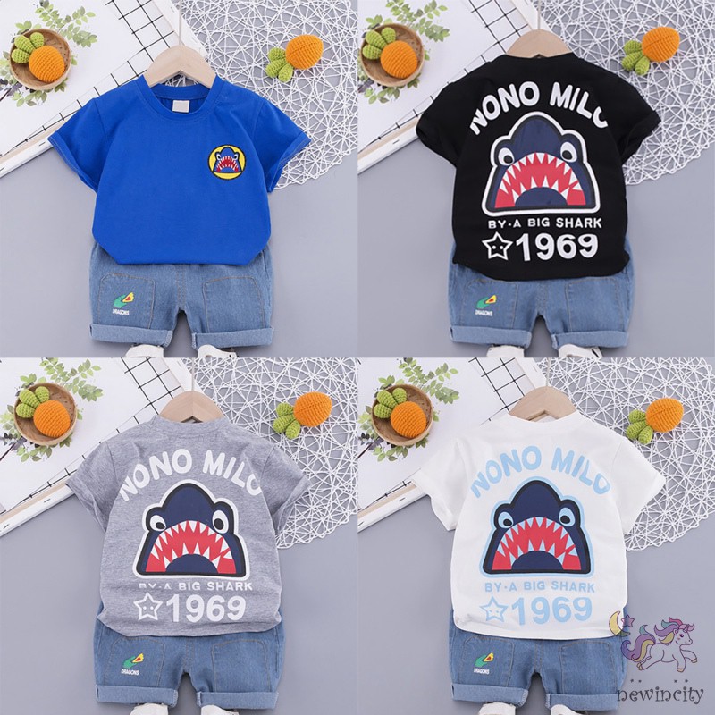 Bộ trang phục 2 mảnh gồm áo tay ngắn họa tiết cá mập và quần short thời trang Hàn Quốc cho bé trai