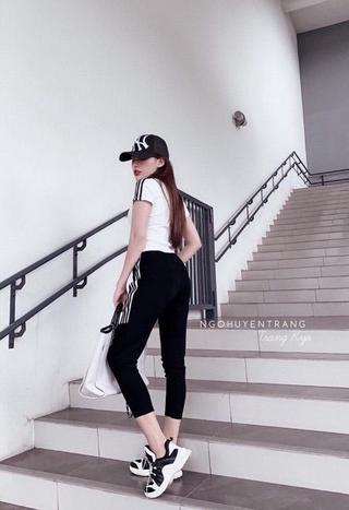 Bộ nữ thể thao phối sọc