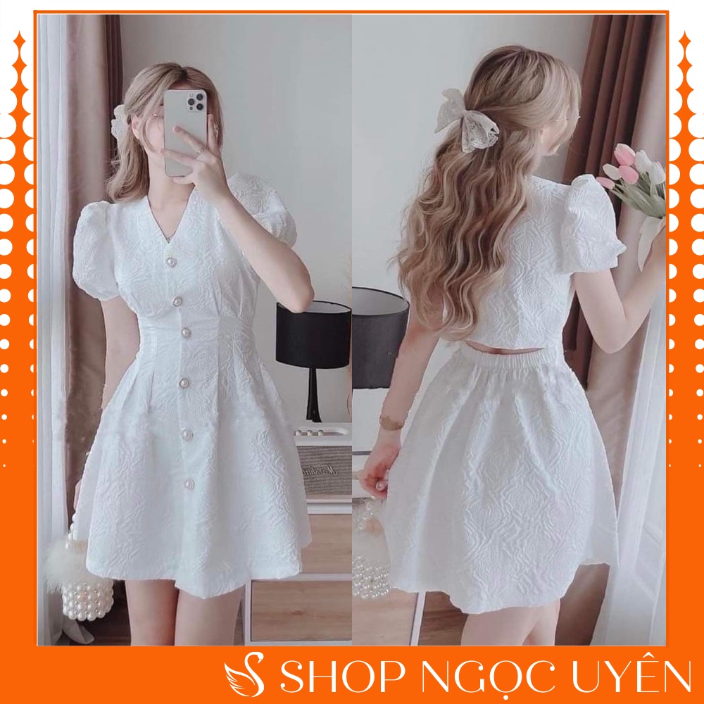 Váy gấm hở lưng - Váy gấm tay bồng đính cúc ngọc hoạ tiết nổi dễ thương xinh xắn - Ngọc Uyên Store