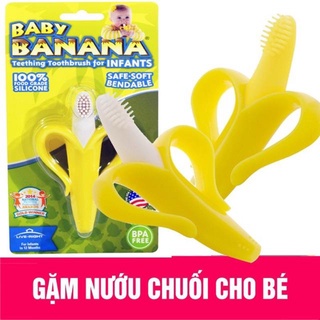 Ngậm nướu chuối cho bé