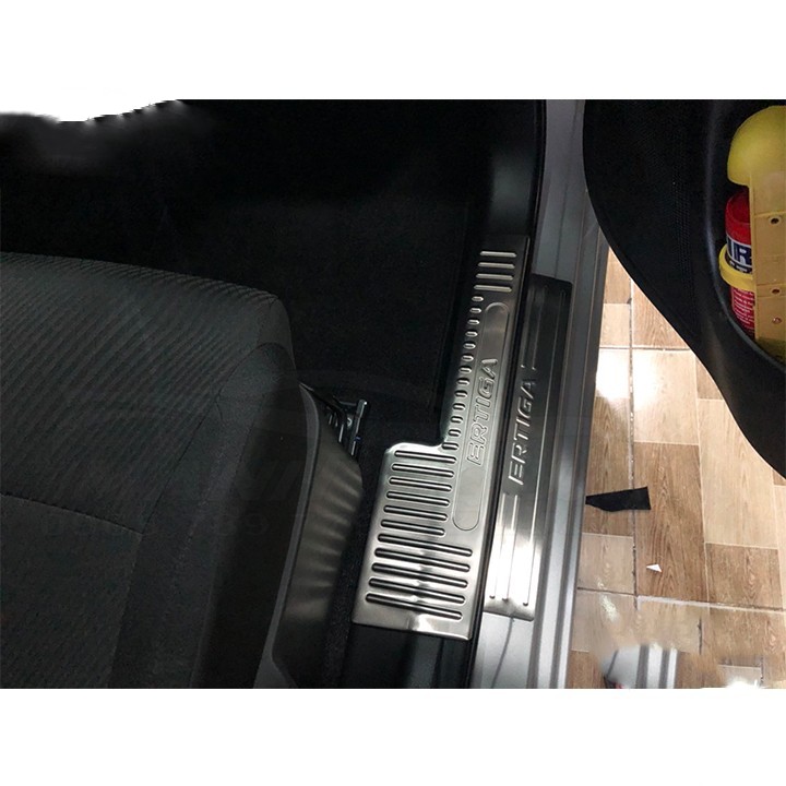 Ốp bậc trong xe Suzuki Ertiga 2019-2020
