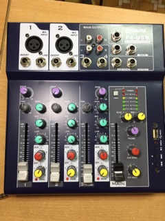 Mixer YAMAHA F4 USB