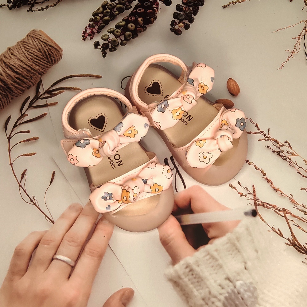 Giày tập đi cho bé gái siêu dể thương mẫu mới 2022 Ankids 563