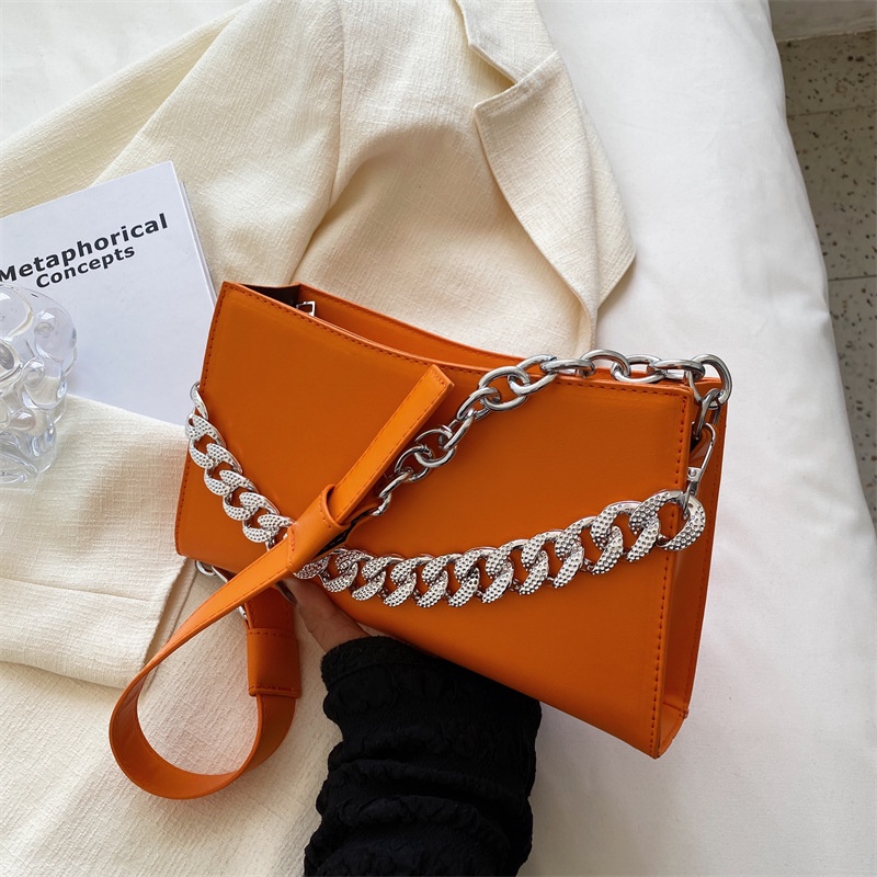 Túi đeo vai IELGY dễ phối đồ thời trang cho nữ