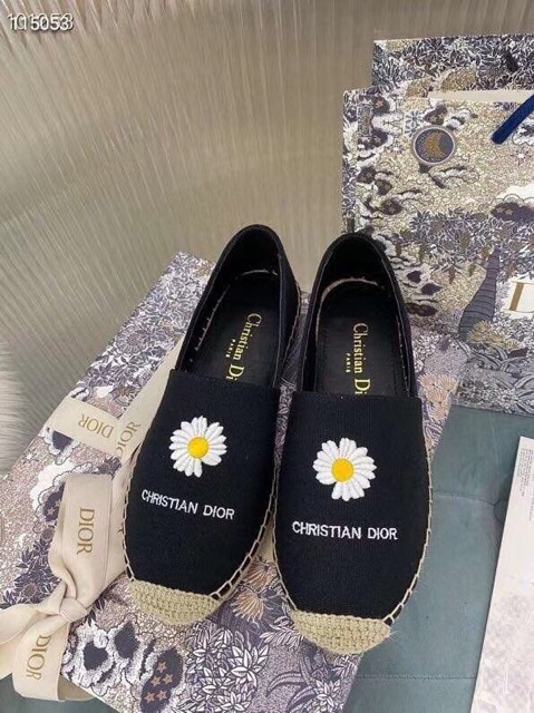 Giày slipon hoa cúc