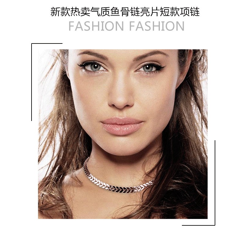 Vòng cổ nhiều lá gắn kết