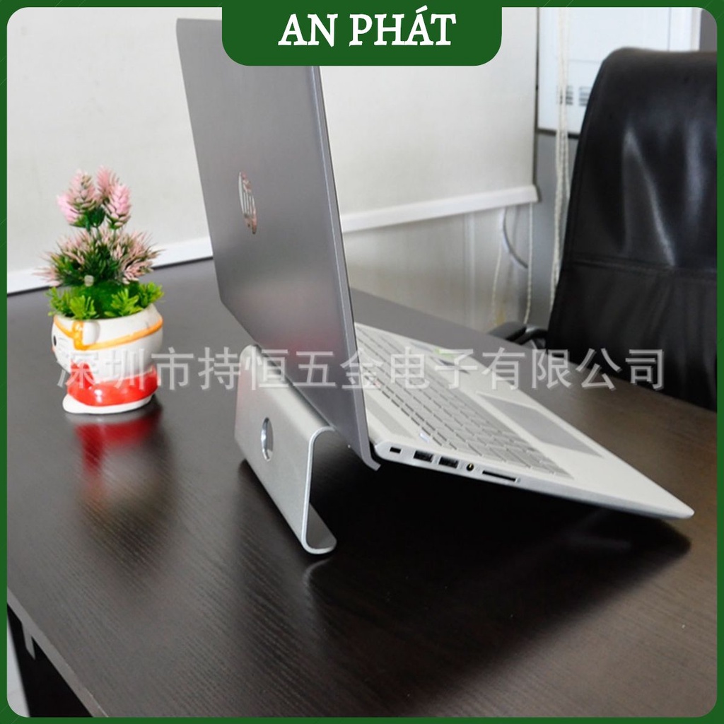 Đế tản nhiệt laptop, macbook bằng tấm hợp kim nhôm nguyên miếng chắc chắn