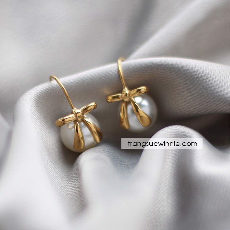 Hoa tai nữ titan nơ pearl