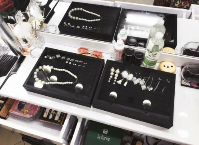 Khay lớn trưng bày nhẫn/bông tai có nắp kính loại tốt