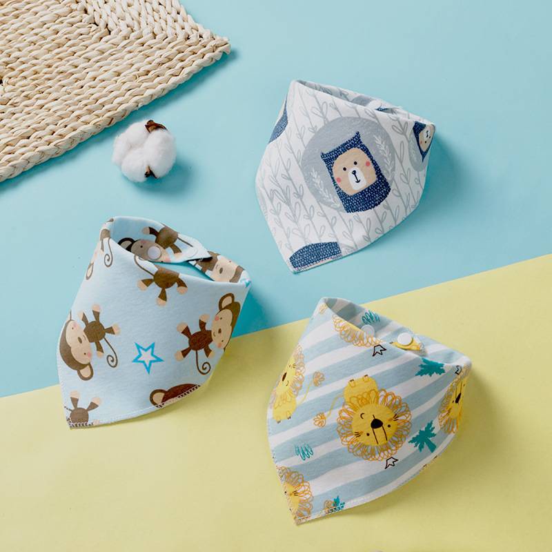 Yếm hình tam giác vải cotton dày hai lớp thấm nước bọt phối nút cài cho bé
