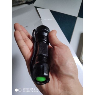 Đèn pin siêu sáng c8