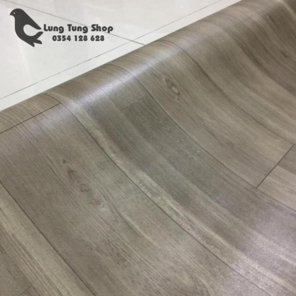 Thảm nhựa simili trải sàn vân gỗ xám - bề mặt nhám hiện rõ vân gỗ như thật