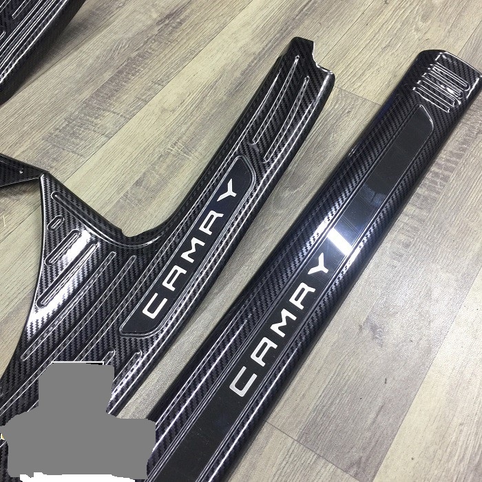 Ốp bậc cửa, Nẹp bước chân, chống trầy bậc cốp CARBON xeToyota Camry 2019 2020 2021 vân cacbon cao cấp