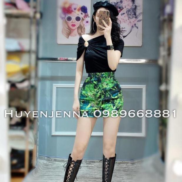 Áo thun lệch vai có khoen