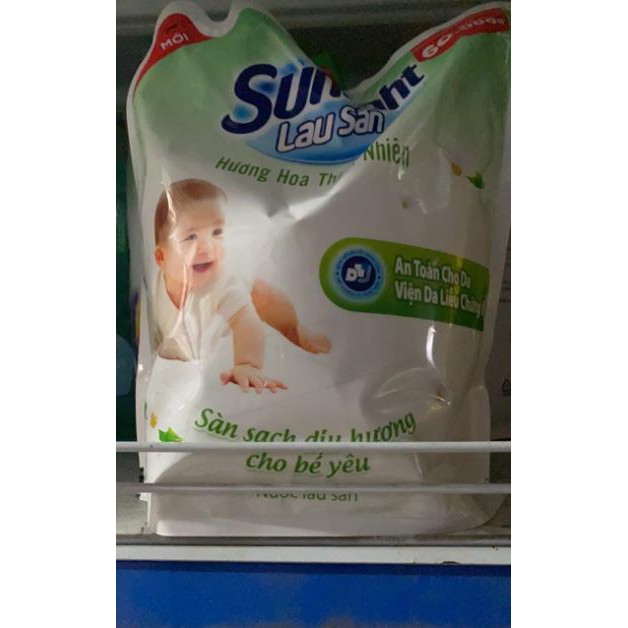 Nước lau sàn Sunlight Hương Hoa Thiên Nhiên, Sạch Dịu nhẹ - An toàn cho Da, túi 2.6kg màu trắng