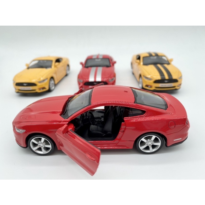 Mô hình xe Ford Mustang 2015 tỷ lệ 1:36