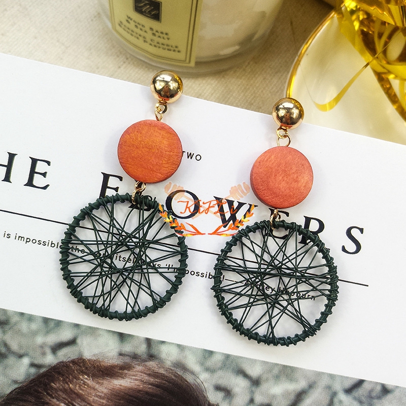 Khuyên tai bánh tròn dài xinh xắn dành cho nữ