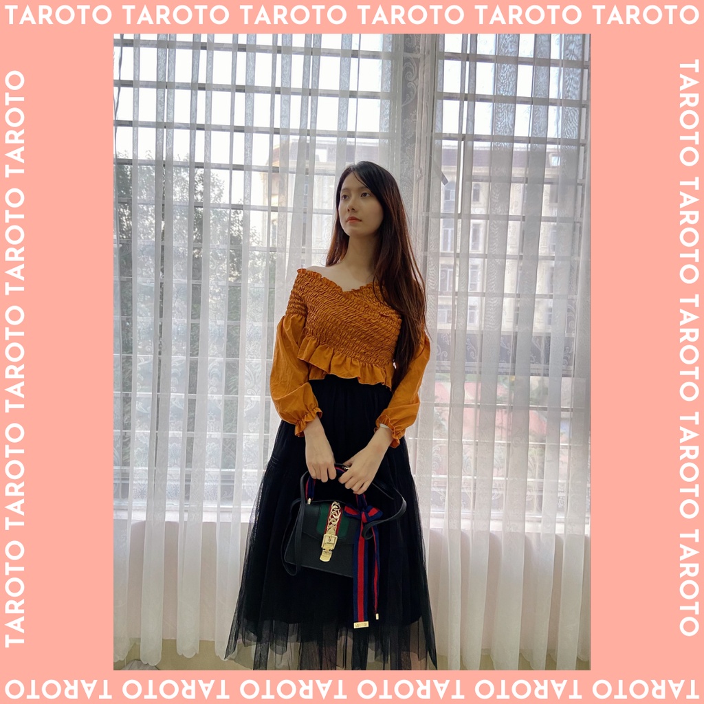 Áo croptop trễ vai bo chun chéo thân dài tay trẻ trung