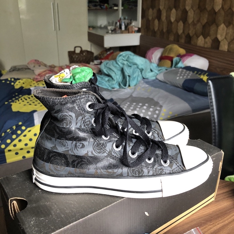Pass giày Converse đen