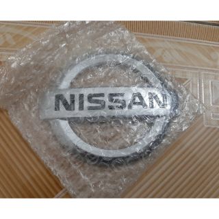 Logo  gắn phía sau, phía trước cốp xe ô tô Nissan  Grand Livina/ Nissan Tida/ Nissan Teana/ Nissan Navara
