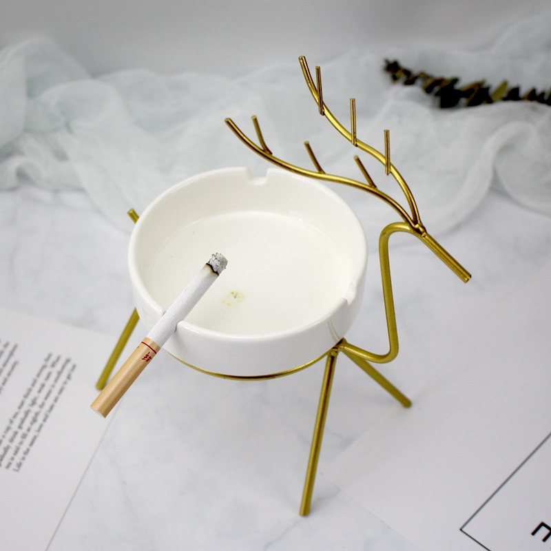 Gạt tàn thuốc hình hươu bằng kim loại thiết kế tinh xảo và sang trọng