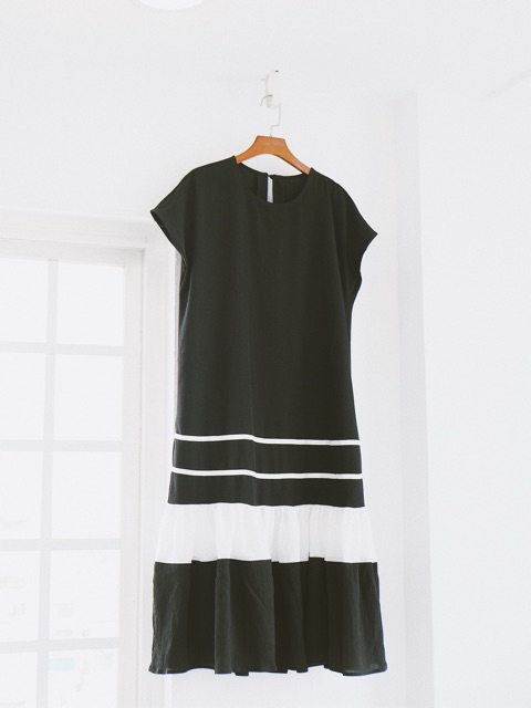 Đầm đen đuôi cá phối màu | BigBuy360 - bigbuy360.vn