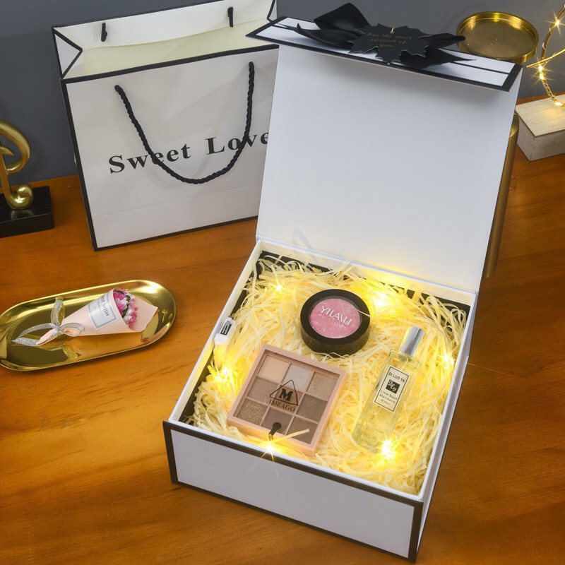 Combo Sỉ 100 - 300 Set Hộp Quà Sinh Nhật, Valentine Sweet Love ( 20*15*7.5 cm) - Box Story