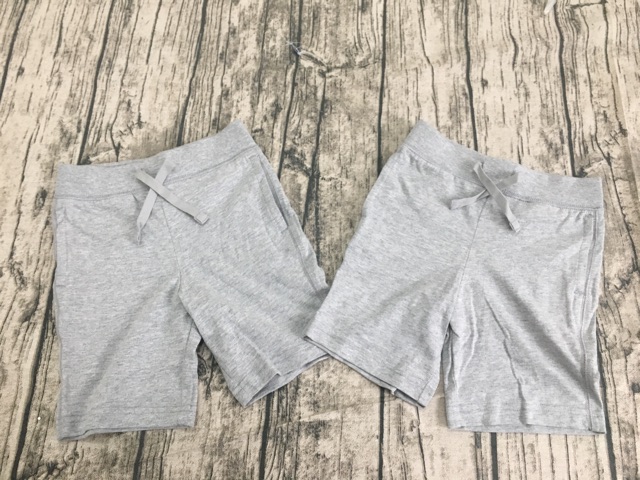 Quần short baby Gap bé trái