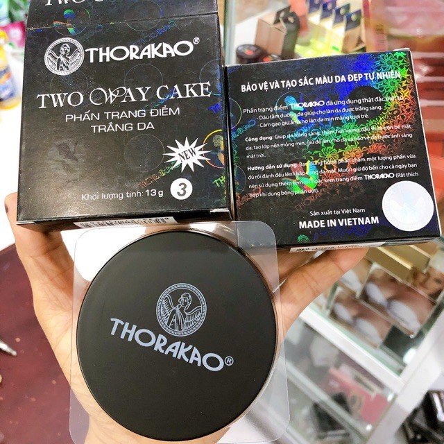 Phấn trang điểm trắng da 13g Thorakao - phấn nhũ, kim tuyến nhẹ