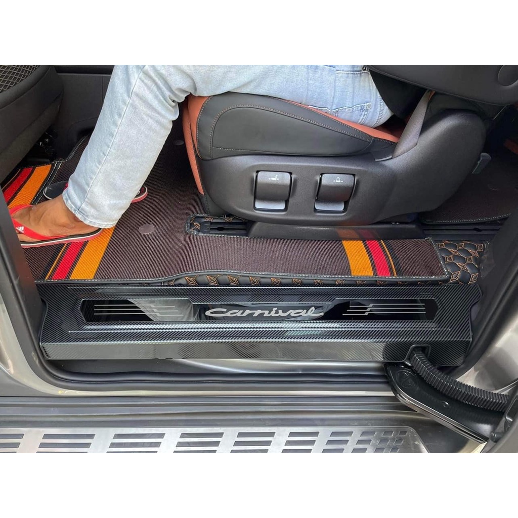 Bộ Ốp Bậc Chân, Cốp Sau Carbon Xe CARNIVAL 2023-24 Mẫu Vân Carbon Cao Cấp