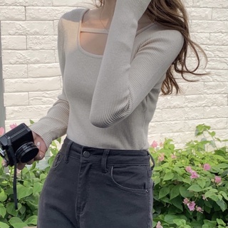 Áo len cut out ngực