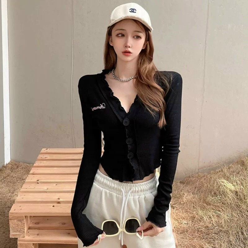 ÁO CROPTOP KIỂU LỬNG NỮ CỔ V TAY DÀI CÀI NÚT CHỮ NGỰC PHỐI VIỀN RĂNG CƯA MÀU TRẮNG MÀU ĐEN CO GIÃN THOẢI MÁI HADI
