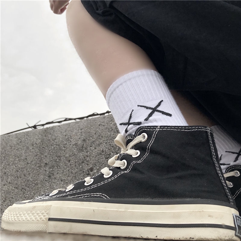 Vớ in họa tiết chữ hoạt hình phong cách Hip Hop thời trang