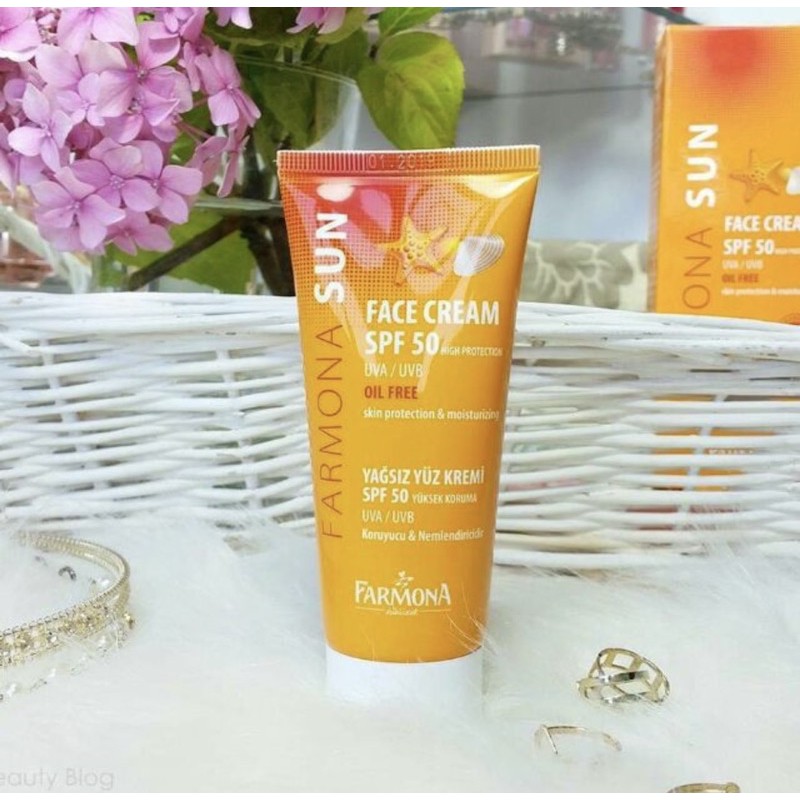 [CHÍNH HÃNG] KEM CHỐNG NẮNG FAMONA SPF50+++ dành cho da dầu, mụn và da hỗ hợp, nâng tone giống kem nền | BigBuy360 - bigbuy360.vn