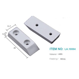 CHÂN NHỰA VUÔNG TỦ