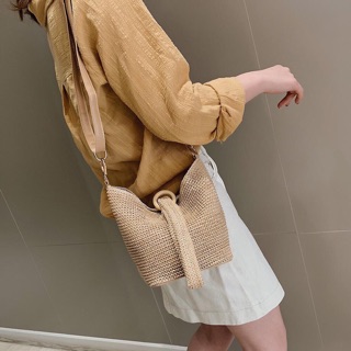 Túi xô đeo chéo dệt cói