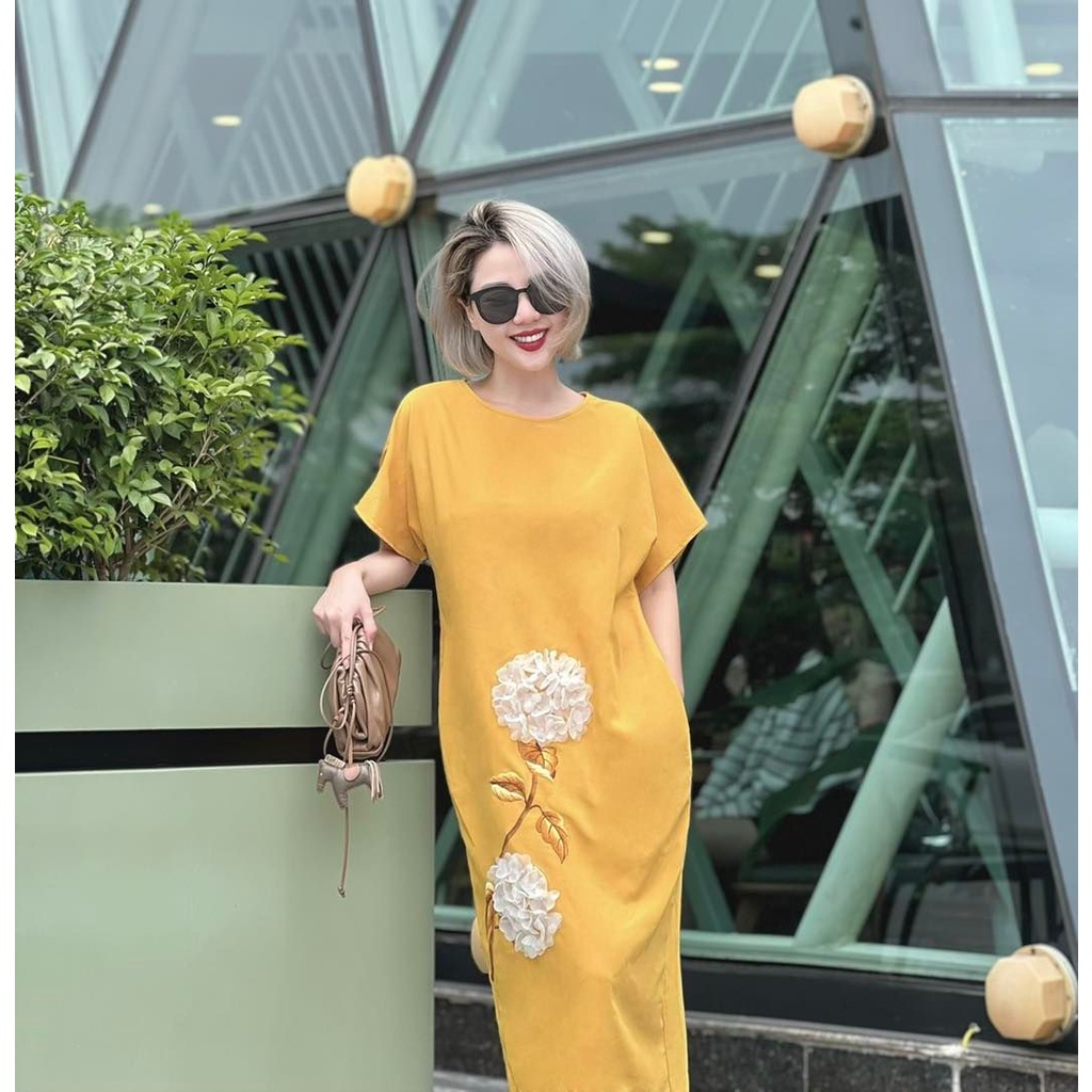 Đầm Xuông 𝐋’𝐄́𝐓𝐑𝐀𝐍𝐆𝐄𝐑 𝙃𝙖𝙣𝙙 𝙀𝙢𝙗𝙧𝙤𝙞𝙙𝙚𝙧𝙮 Hemy Thêu Đáp Họa Tiết Hoa Cẩm Tú Cầu