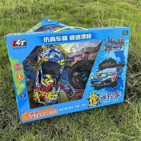 Xe ô tô điều khiển từ xa điều khiển bằng vô lăng cho bé