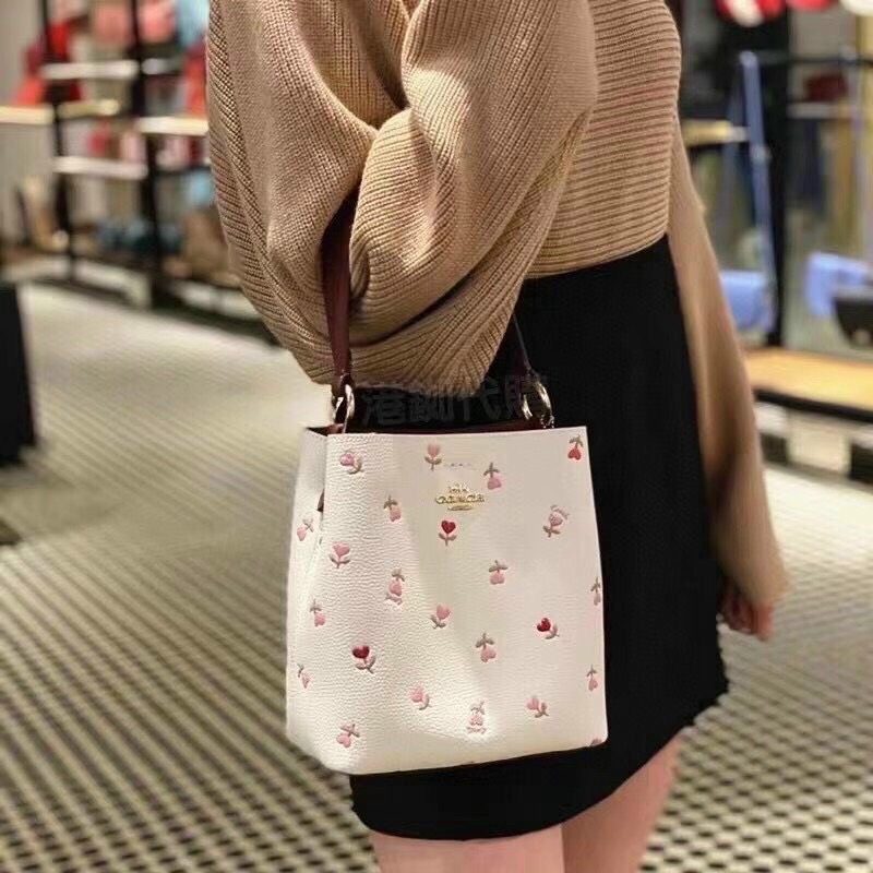 Túi Coach bucket hoa xinh size nhỏ