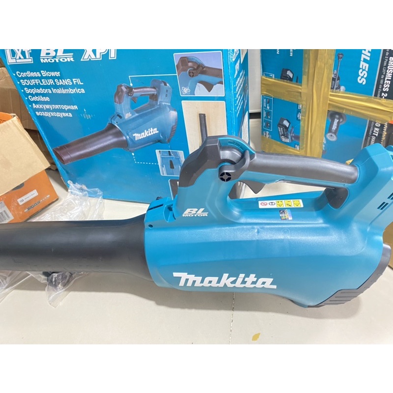 máy thổi bụi makita dub184