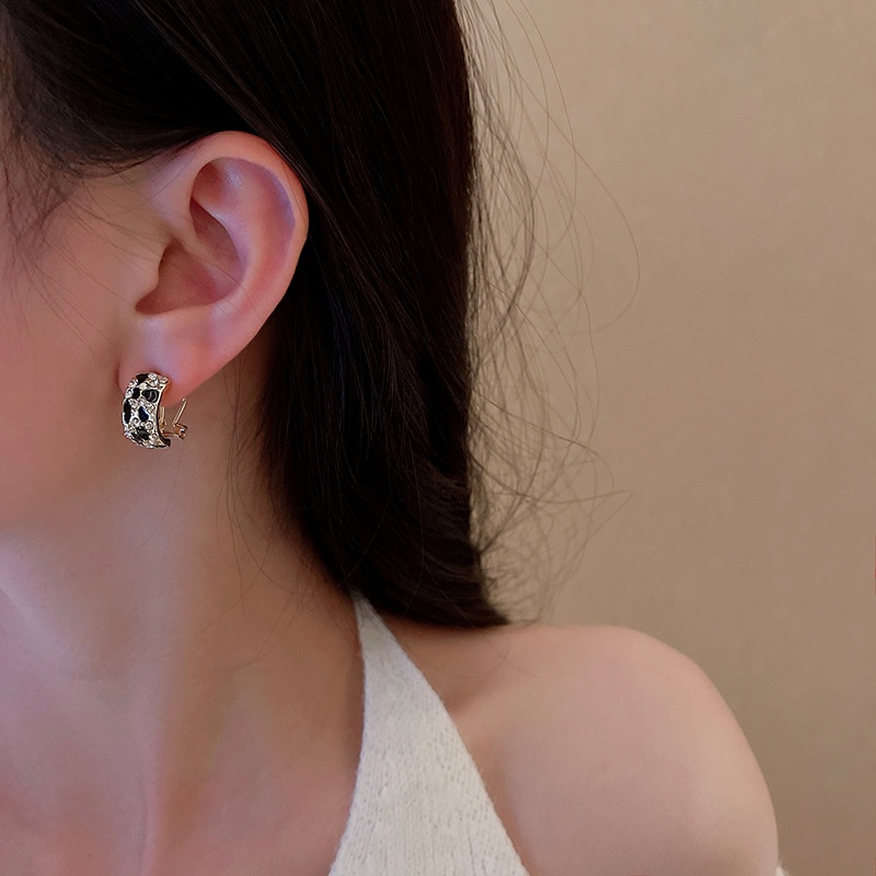 Bông tai kẹp bạc s925 đính đá hoa tai sang trọng kiểu dáng bán nguyệt quý phái Lemi accessories