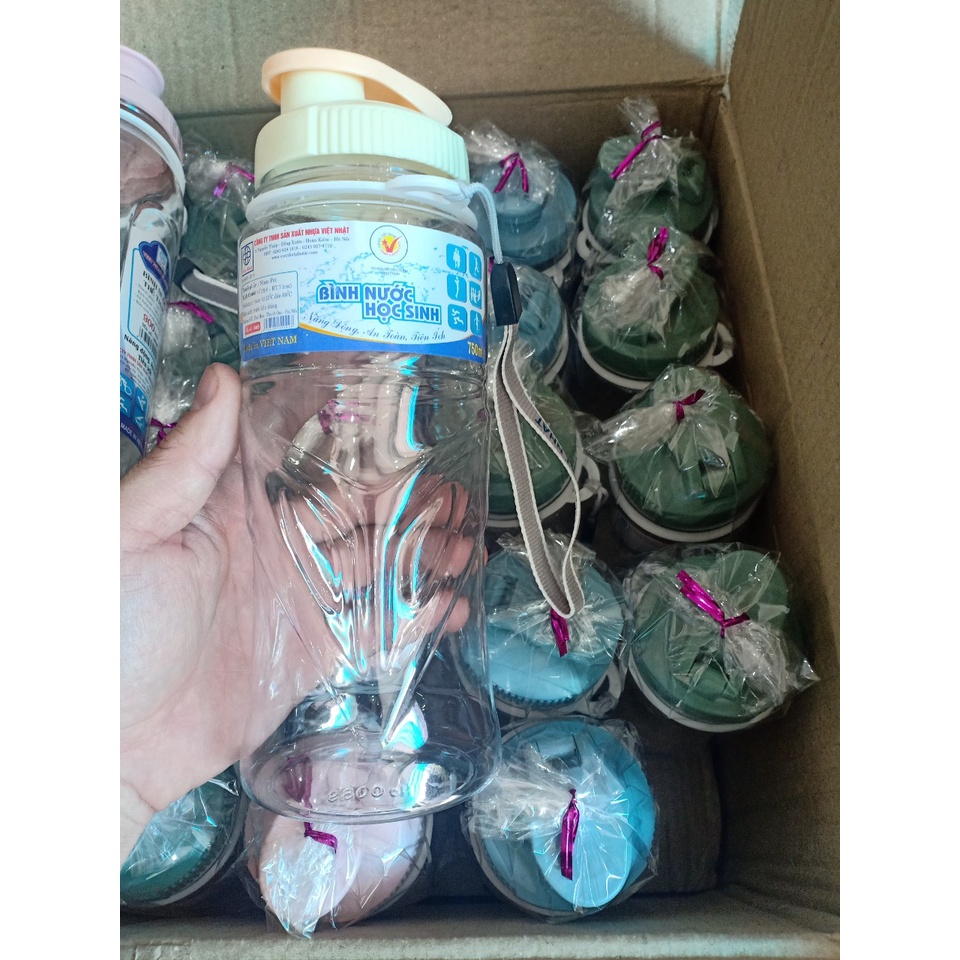 Bình nước học sinh 550ml ,750ml,900ml –Bình nước Nhựa Cao Cấp Thể Thao Có Quai Dù Treo